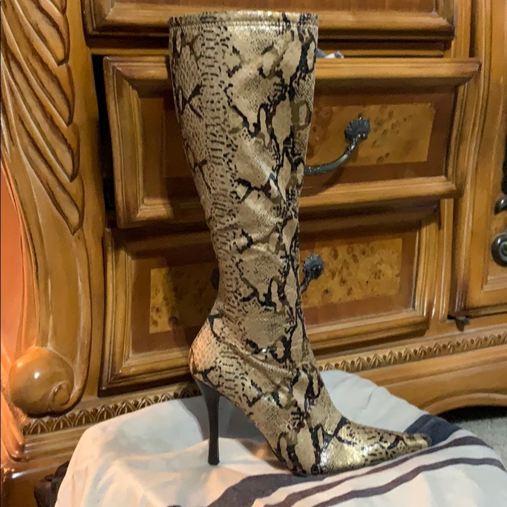 Snake printed boots